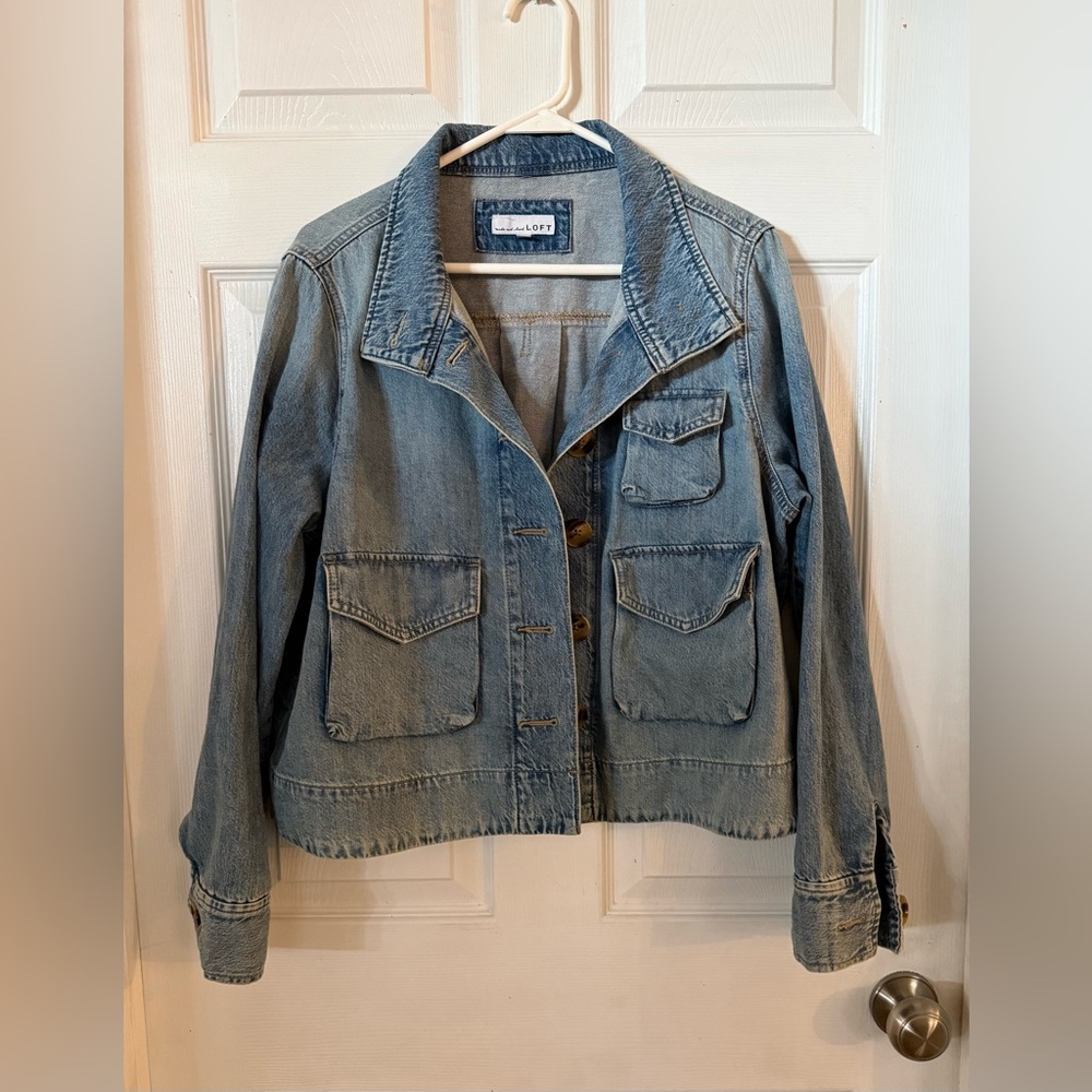 Women’s Made And Loved LOFT Brand Light Blue Jean Jacket with Pockets Size L